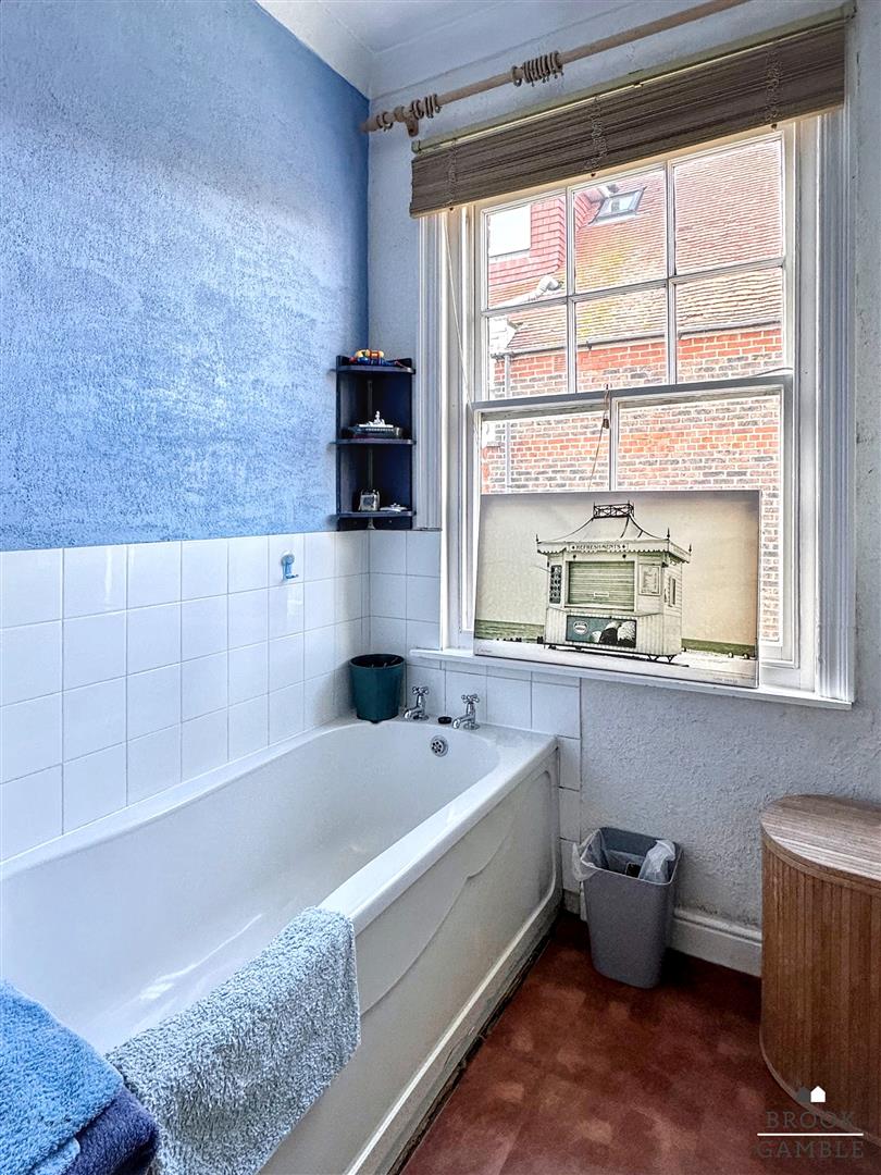 7 Bedroom House - Semi-Detached. Milton Road in Eastbourne, East Sussex 15